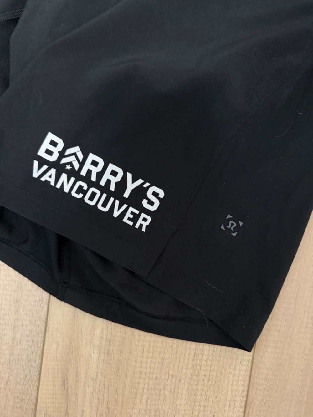 lululemon Black T.H.E. Linerless Short 9" "Barry's Vancouver" - Picture 3 of 4